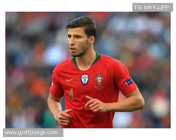 足球巨星耍大牌背后真相揭秘：风头背后的利益与争议