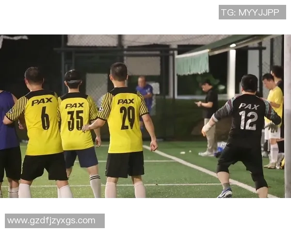 足球明星一天生活大揭秘 从清晨训练到赛场拼搏的精彩瞬间