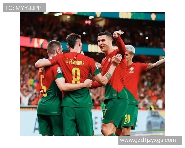 各大足球明星助力球队崛起分析 从梅西到C罗的传奇战队发展历程 各大足球明星助力球队崛起分析 从梅西到C罗的传奇战队发展历程