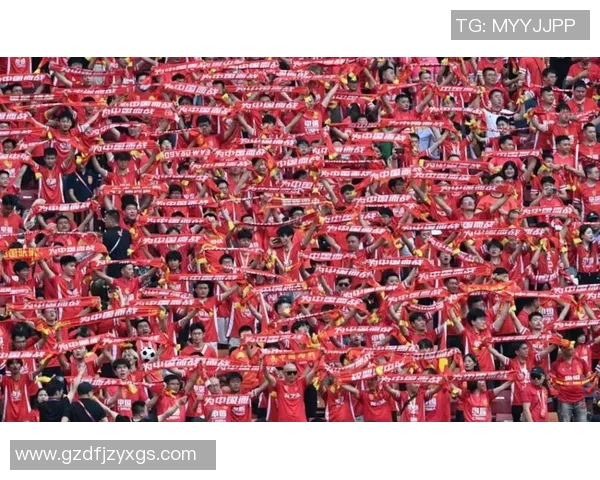 巨幅足球球星贴墙画点燃青春热血让球迷沉浸在绿茵梦想之中 巨幅足球球星贴墙画点燃青春热血让球迷沉浸在绿茵梦想之中