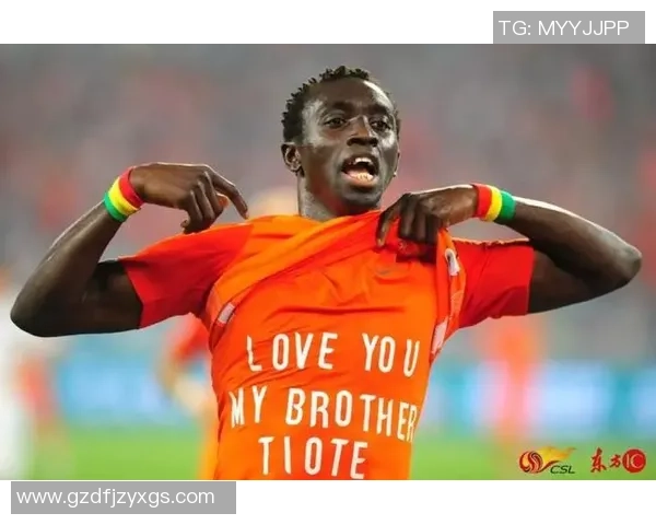 铁汉柔情的足球明星如何在绿茵场上展现坚韧与温情的完美融合