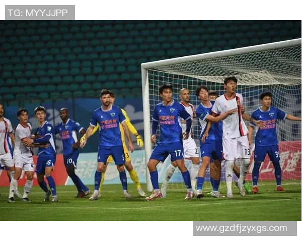 萌力全开人气足球球星带你感受赛场激情与温暖瞬间